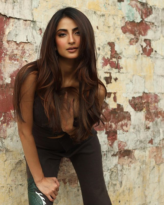 Pleasing Clicks Of Palak Tiwari In Colorful top